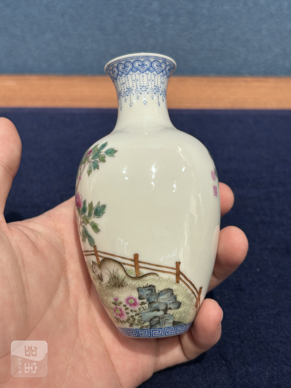 民国 珐琅彩猫迎落花薄胎瓶 - 图4